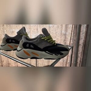 Yeezy wave runner boost 700